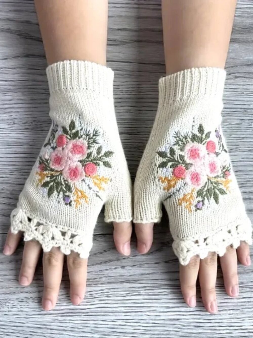 Beige Floral Embroidered Crochet Trim Knit Fingerless Gloves NWOT!! GORGEOUS!